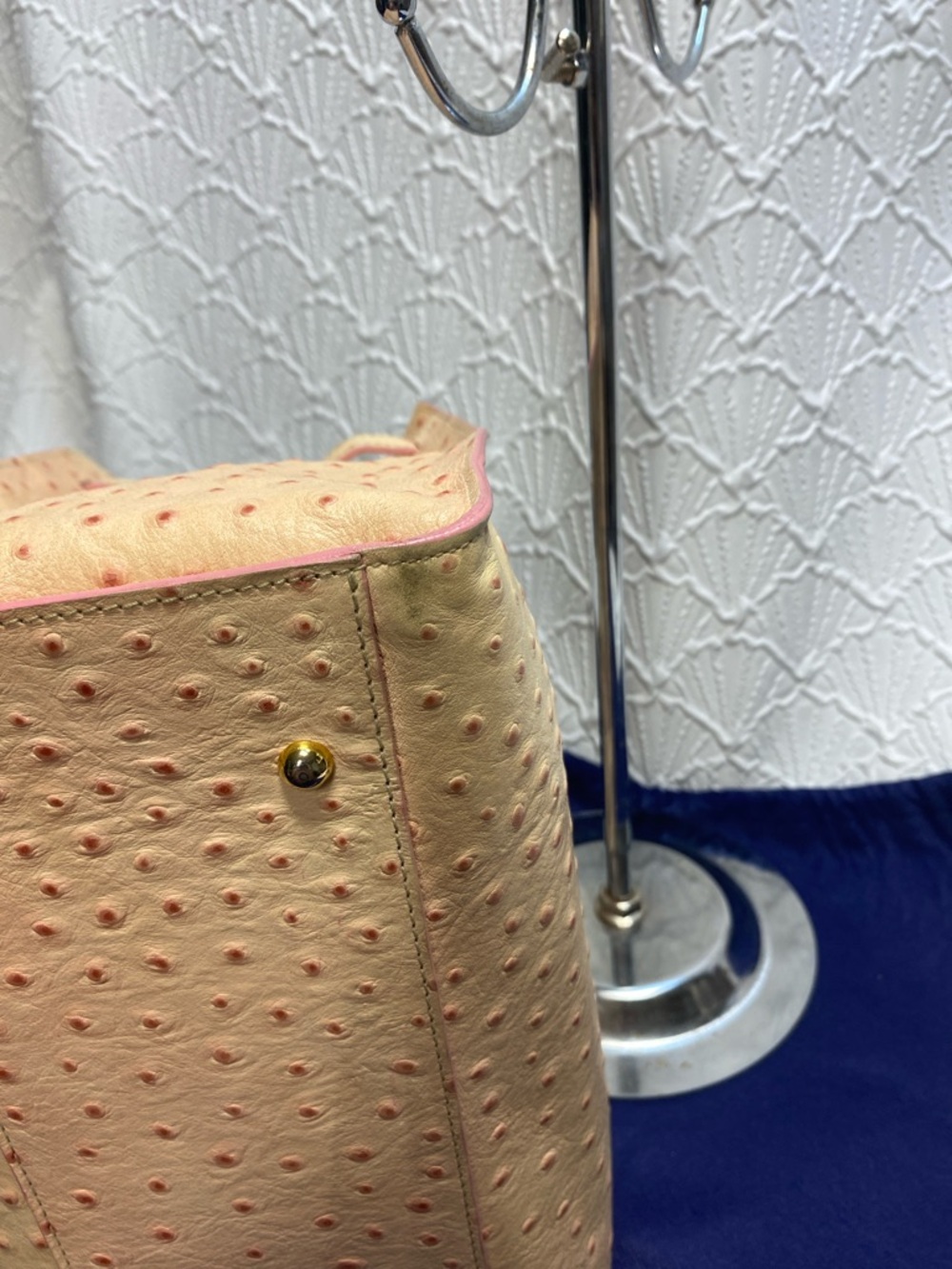 Dooney & Bourke Peach/Coral Ostrich-Texture Tote with Pink Trim Leather Vintage - Picture 10 of 17
